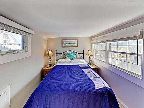 Apartamento New Listing! Brand-new Waterfront Condo With Deck Condo
