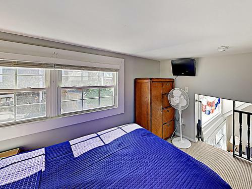 Apartamento New Listing! Brand-new Waterfront Condo With Deck Condo