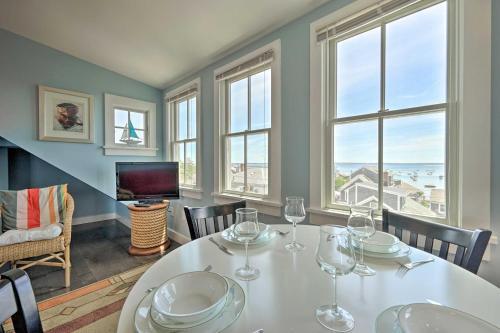 Splendid Provincetown Penthouse Apartment With Deck!