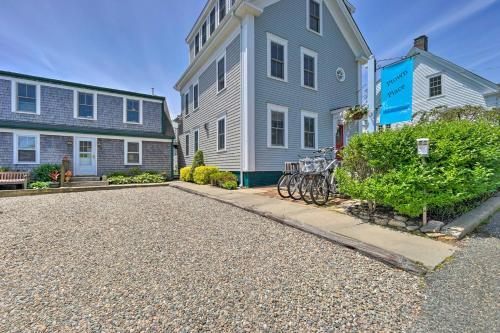 Splendid Provincetown Penthouse Apartment With Deck!