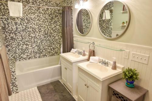 127 Centrally Located In Ptown Dog Friendly With Dedicated Parking Spot