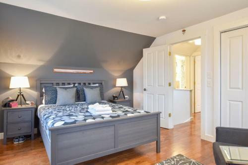 127 Centrally Located In Ptown Dog Friendly With Dedicated Parking Spot