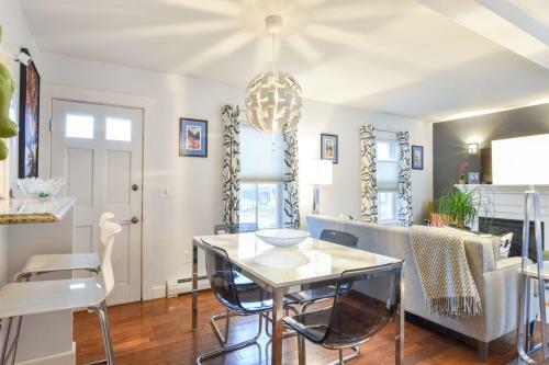 127 Centrally Located In Ptown Dog Friendly With Dedicated Parking Spot