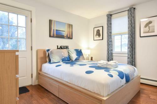 127 Centrally Located In Ptown Dog Friendly With Dedicated Parking Spot
