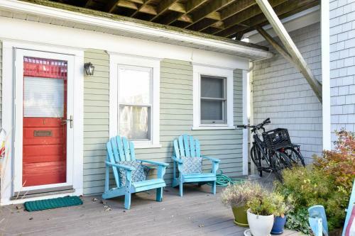 138 Walk To Water Walk To Town Updated Kitchen Private Deck Games, And AC