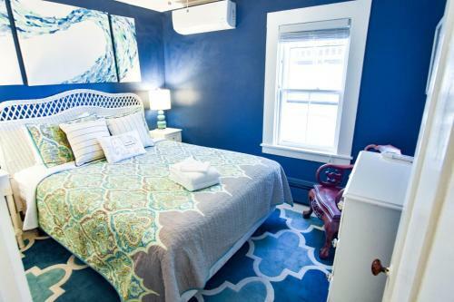 138 Walk To Water Walk To Town Updated Kitchen Private Deck Games, And AC