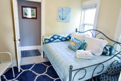 138 Walk To Water Walk To Town Updated Kitchen Private Deck Games, And AC