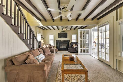 Upper Cape Cod Bayfront House - Walk To Beach!