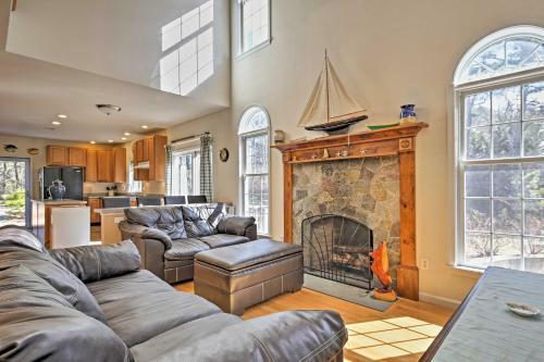 Cape Cod Home With Fire Pit And Grills - Near Beaches!