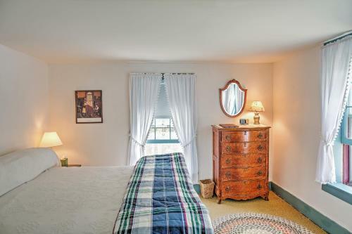 Tranquil 3br Stockbridge House With Private Deck