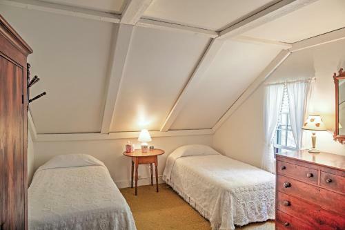 Tranquil 3br Stockbridge House With Private Deck
