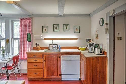 Tranquil 3br Stockbridge House With Private Deck