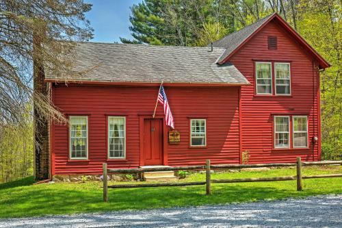 Tranquil 3br Stockbridge House With Private Deck