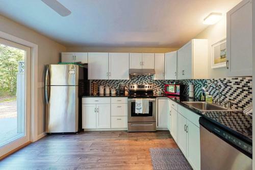 3 Bed 2 Bath Vacation Home In West Tisbury