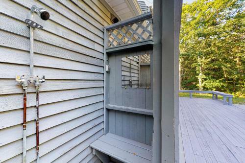 3 Bed 2 Bath Vacation Home In West Tisbury