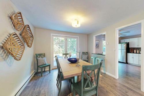 3 Bed 2 Bath Vacation Home In West Tisbury