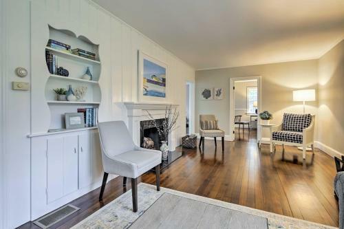 Spacious Getaway With Deck - Walk To Nantucket Sound!