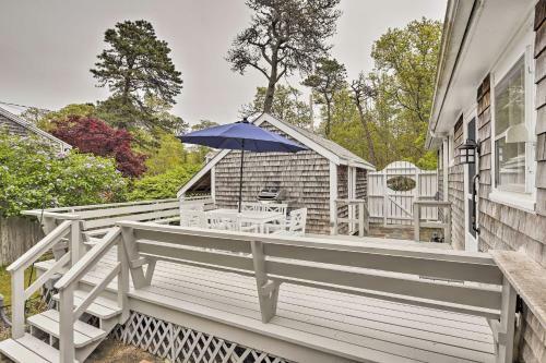 Spacious Getaway With Deck - Walk To Nantucket Sound!