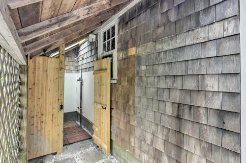 Spacious Getaway With Deck - Walk To Nantucket Sound!