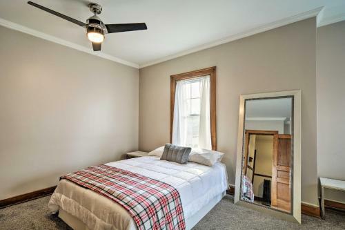 Spacious Tudor Style Home 1mi To Downtown Bay City