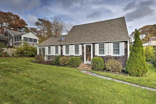 West Hyannisport Home With Deck - Walk To Beach!