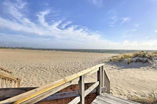 West Hyannisport Home With Deck - Walk To Beach!