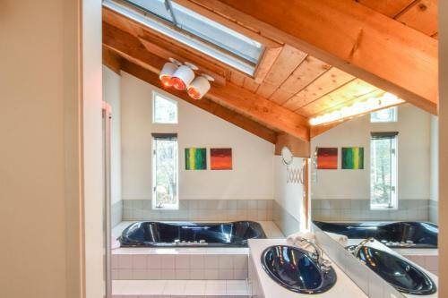316 Bright Open Creative Home On Drummer Cove You Will Love Dog Friendly
