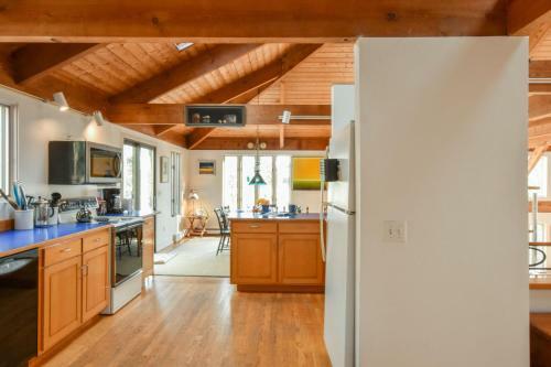 316 Bright Open Creative Home On Drummer Cove You Will Love Dog Friendly