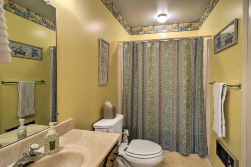 Cozy Cottage With Hot Tub Access, Walk To Lake!