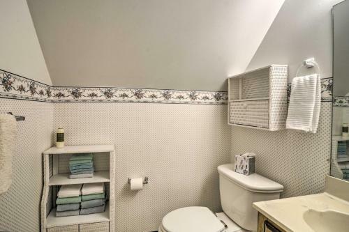Cozy Cottage With Hot Tub Access, Walk To Lake!