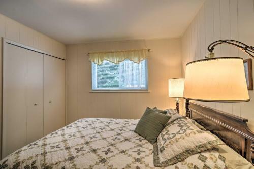 Cozy Cottage With Hot Tub Access, Walk To Lake!