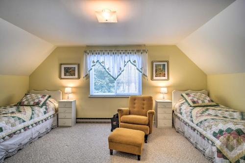 Cozy Cottage With Hot Tub Access, Walk To Lake!
