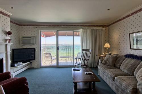 211 Water Street Inn