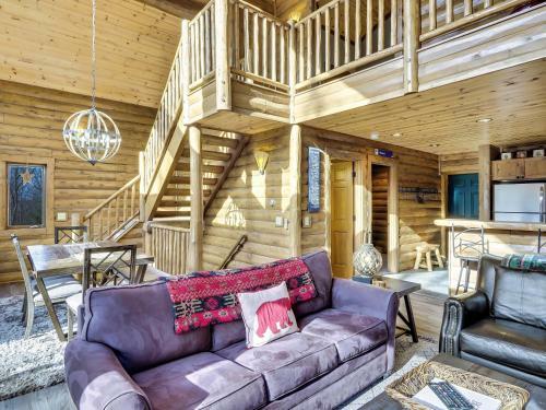 832 Mountain Cabin