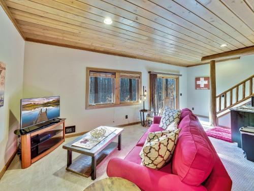 832 Mountain Cabin