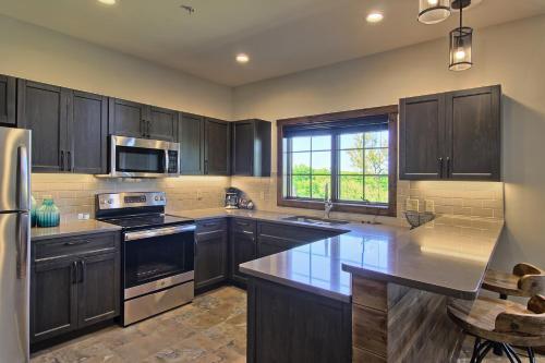 7325 Creekside Condo