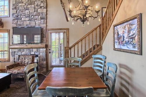 7317 Creekside Condo