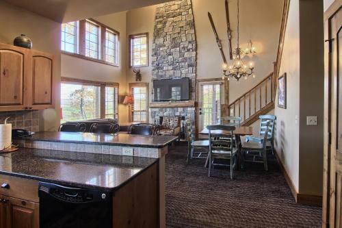 7317 Creekside Condo