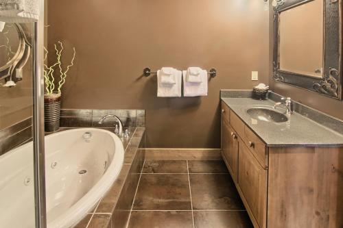 7317 Creekside Condo