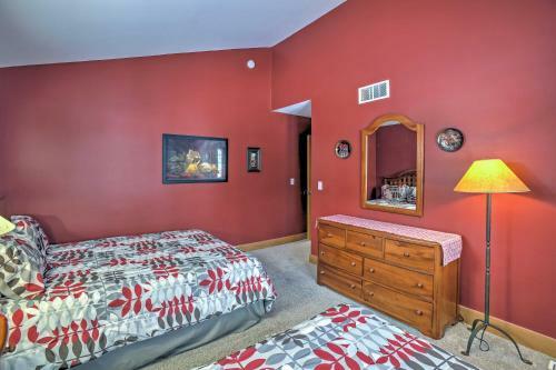 Boyne Falls Townhome With Forest Views-walk To Lifts!