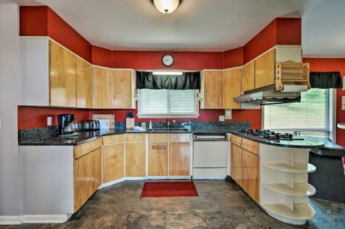 Lake Charlevoix Home With Deck, Walk To Downtown!