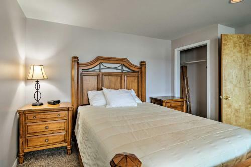 Lake Charlevoix Home With Deck, Walk To Downtown!