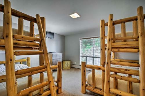 Lake Charlevoix Home With Deck, Walk To Downtown!