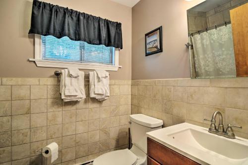 Lake Charlevoix Home With Deck, Walk To Downtown!
