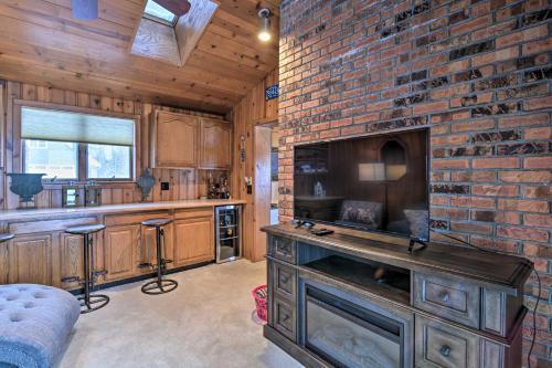 Cozy Lake Mitchell Cabin With Waterfront Views!