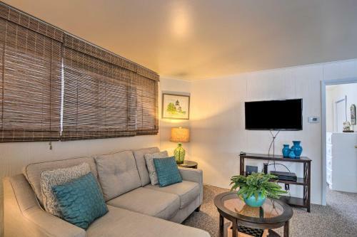 Hip Downtown Cottage - Walk To Beach, Pier, Dining