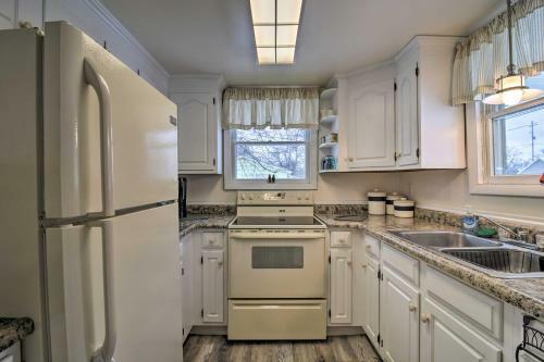 Hip Downtown Cottage - Walk To Beach, Pier, Dining