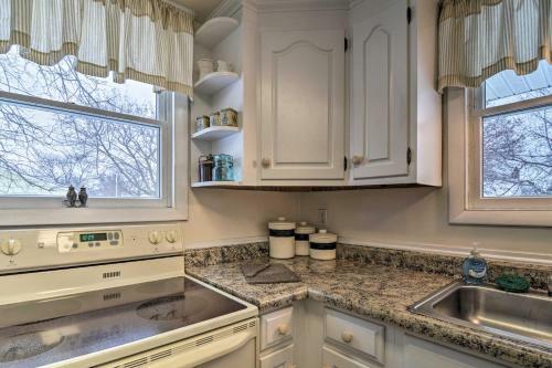 Hip Downtown Cottage - Walk To Beach, Pier, Dining