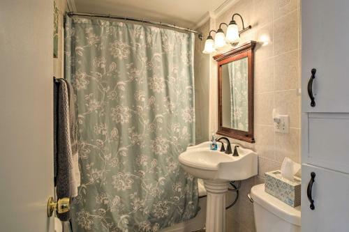Hip Downtown Cottage - Walk To Beach, Pier, Dining