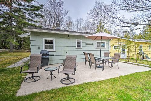 Lakeside Charlevoix Cabin With Ideal Location!